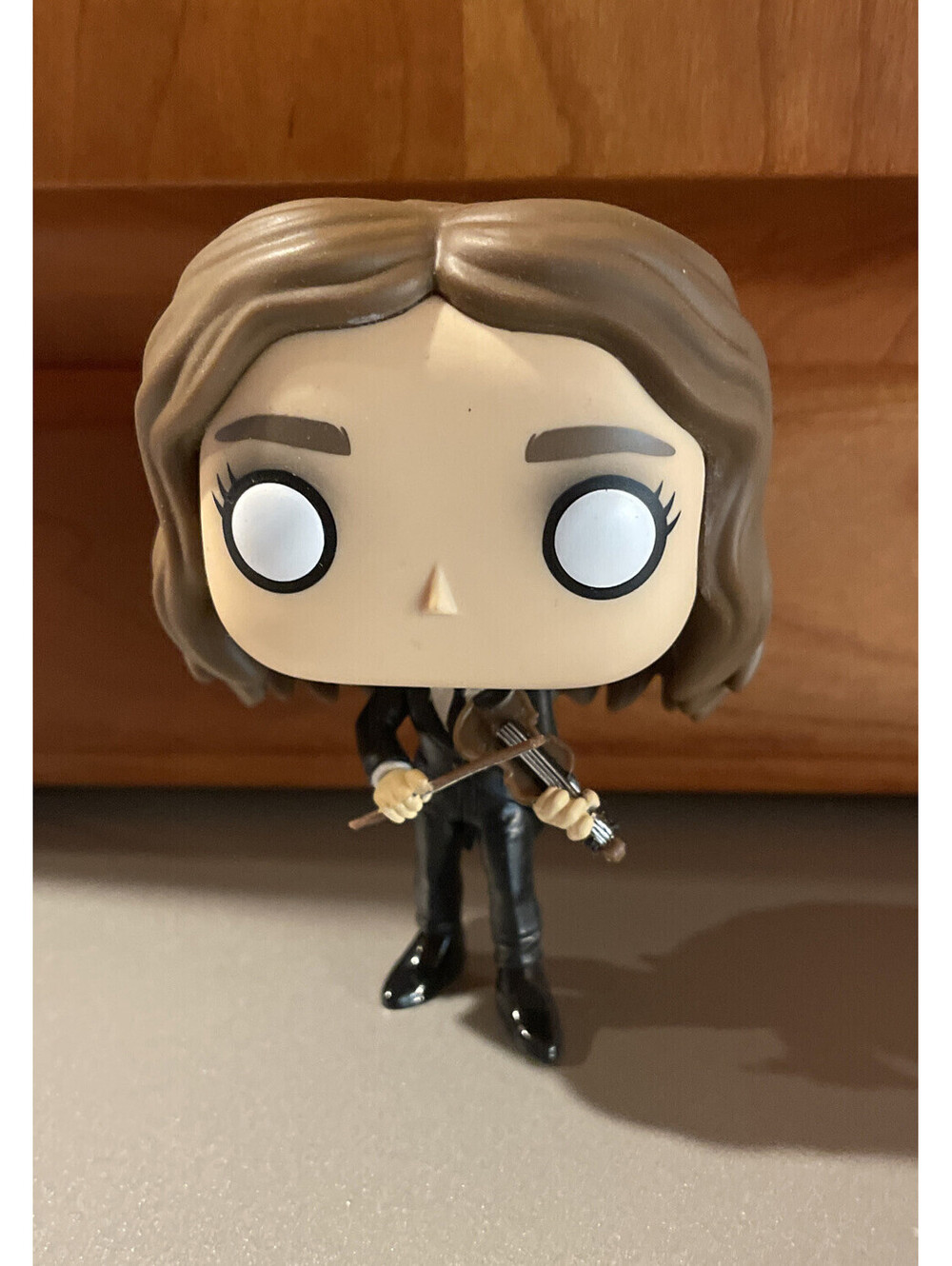 Funko POP! Television - Umbrella Academy Vinyl Figure Vanya  Hargreeves #934 !!